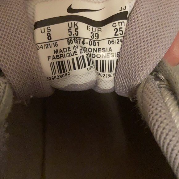 🆒🚺 NIKE AIR MAX IN METALLIC SILVER 🚺🆒 - Picture 14 of 16